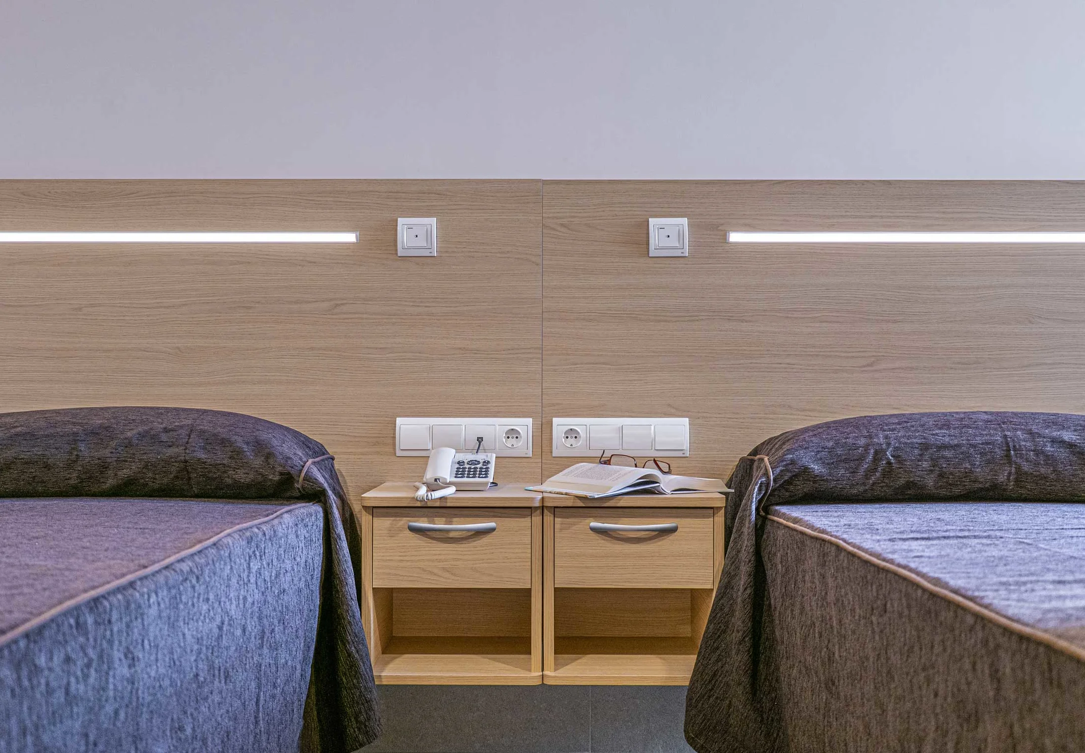 Camas en una habitación doble de la residencia Neurocare Home Mieses Valladolid